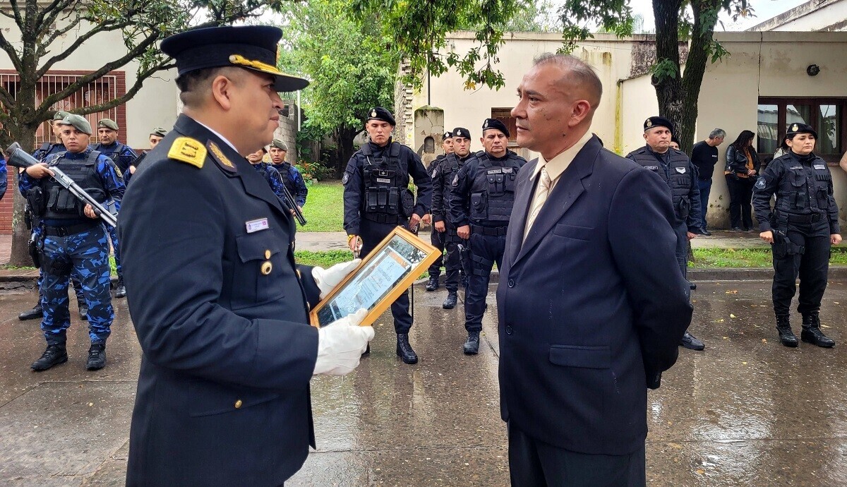 Mención honorífica.jpg Mención honorífica.jpg