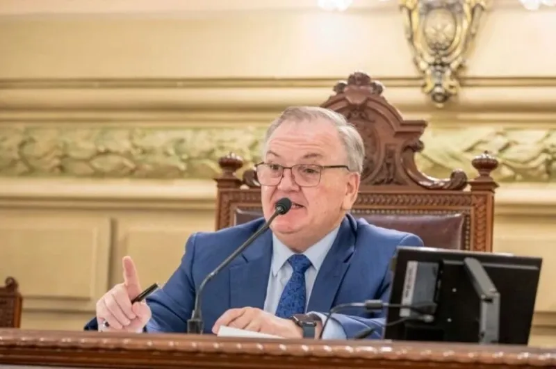 Michlig cuestionó públicamente a los senadores del oficialismo por ausencias