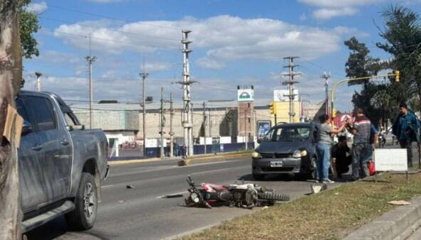 Moto av paraguay.jpeg Fuerte choque en Av. Paraguay, altura Cofruthos entre un automóvil y una motocicleta