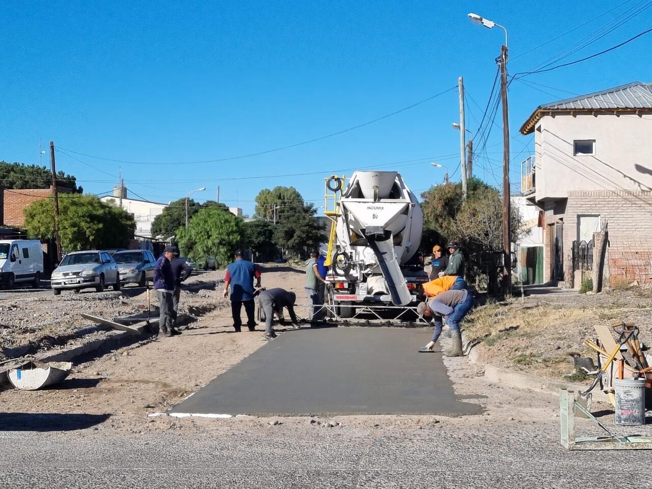 Municipio inició la pavimentación en la calle Güiraldes de Rawson