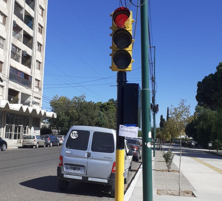 Municipio realiza trabajos de mantenimiento de semáforos y señalización vial