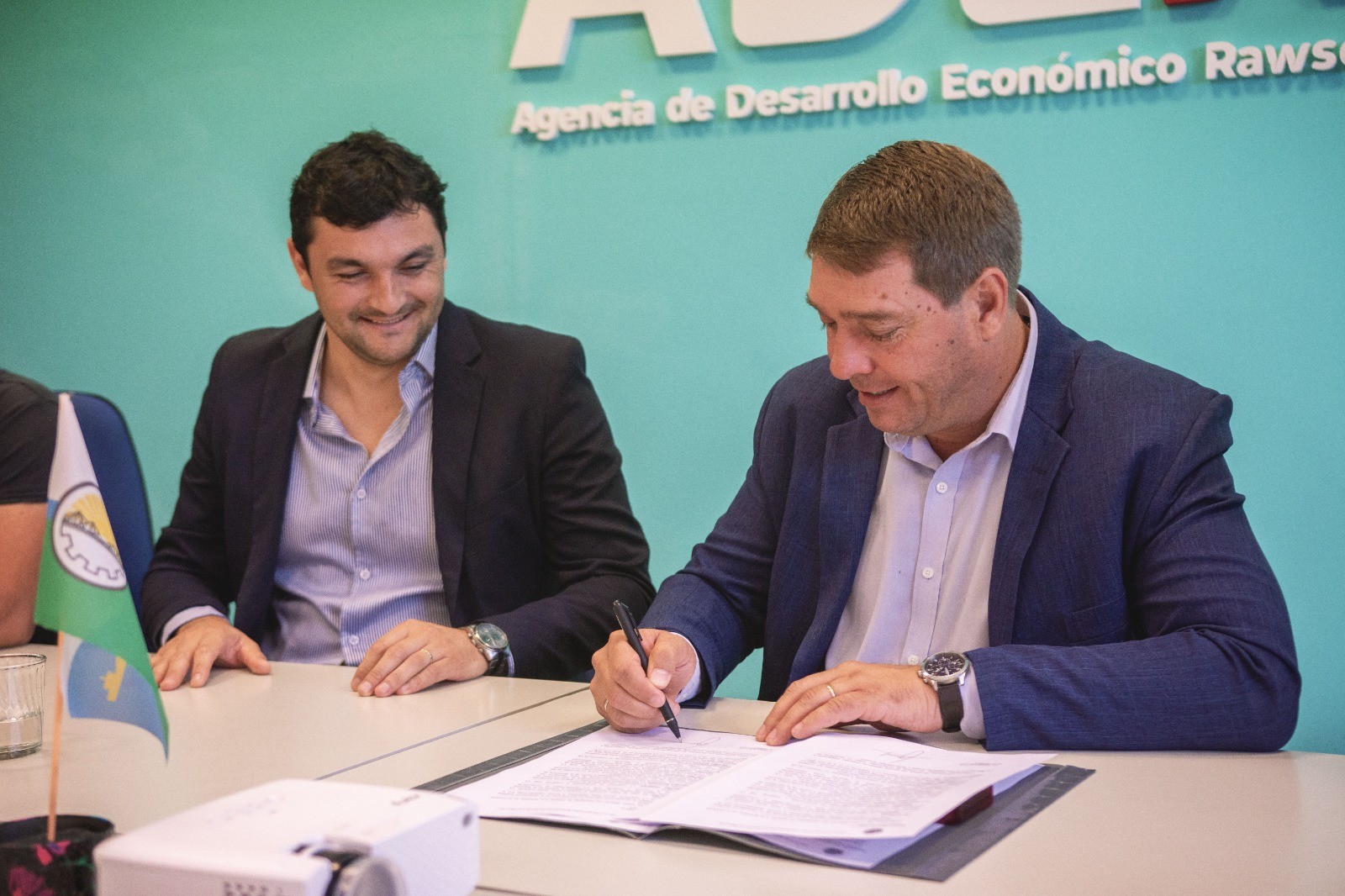 Municipio y Provincia firmaron convenio para capacitación de armado de palets de la futura planta de adoquines