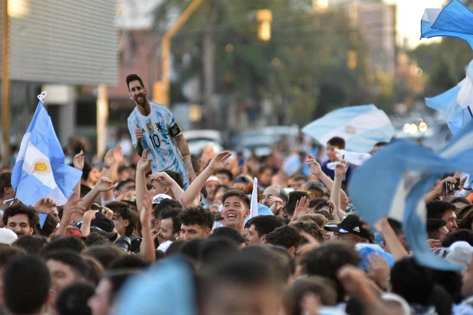 La ciudad fue una fiesta tras el triunfo de Argentina