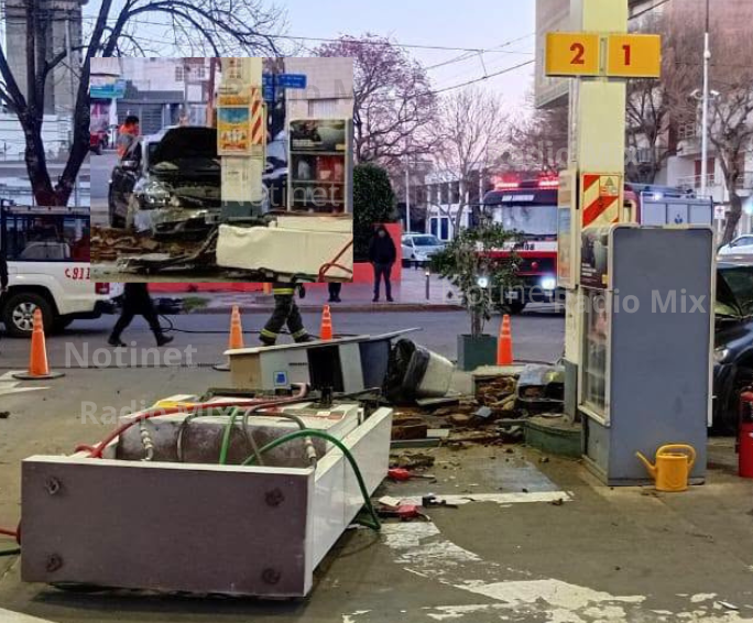 San Lorenzo: un auto impactó contra un surtidor