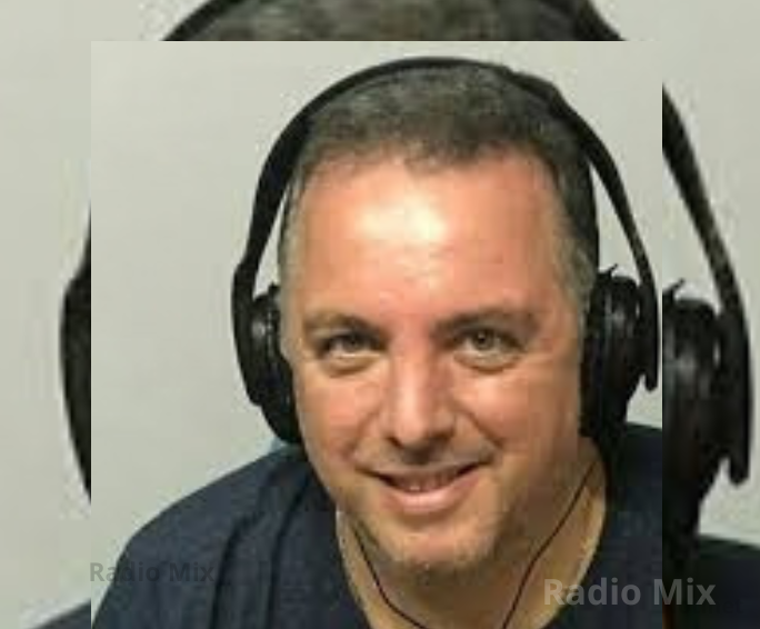 La magia que no se apaga: De las radios valvulares y el papel carbónico al streaming
