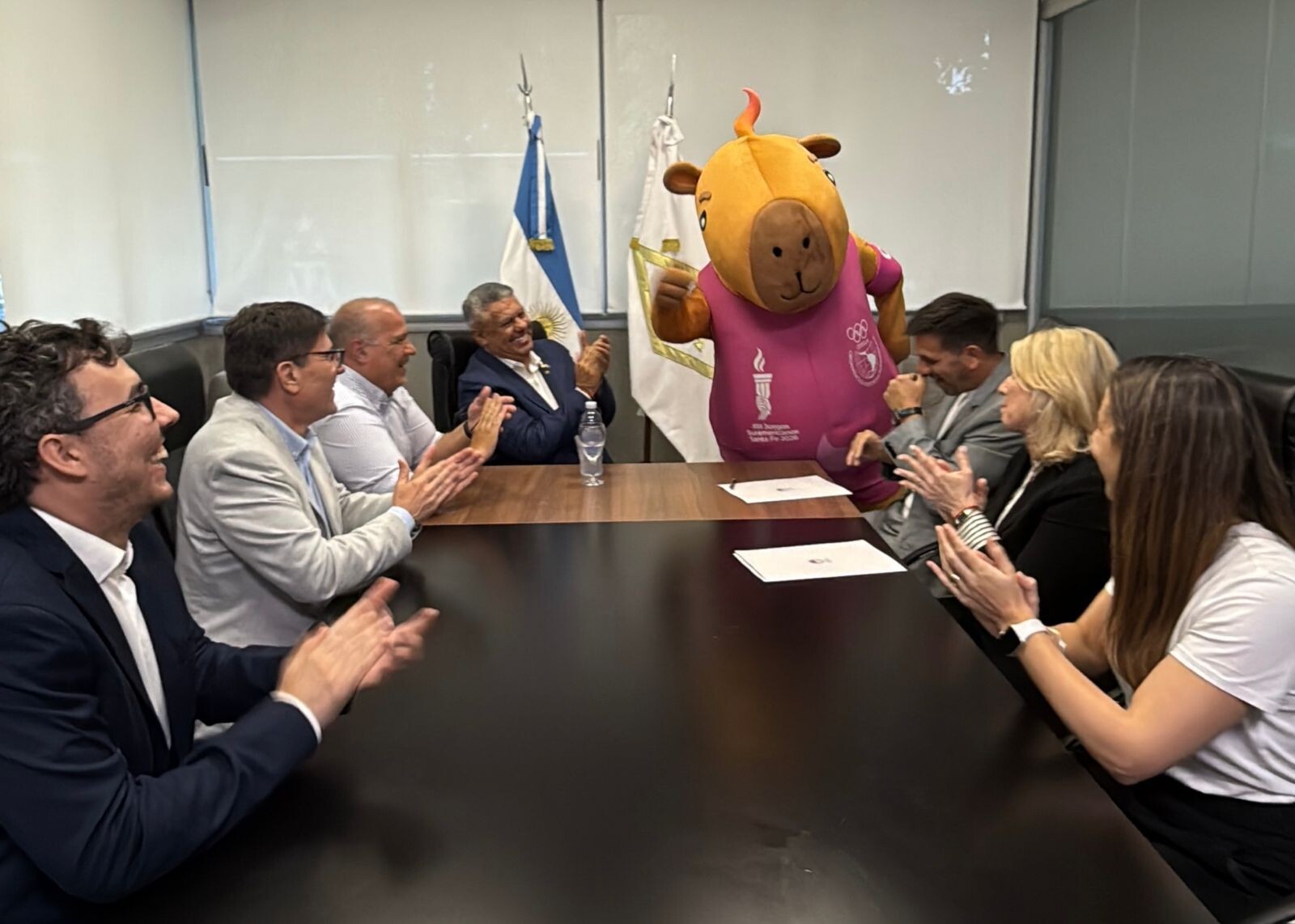 Juegos ODESUR 2026- Provincia y AFA firmaron un convenio para difundir la competencia