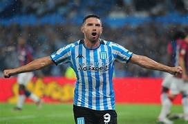 OIP (1).jfif Racing y Riestra se enfrentan por los octavos de final de la Copa Argentina: horario, TV y cómo llegan