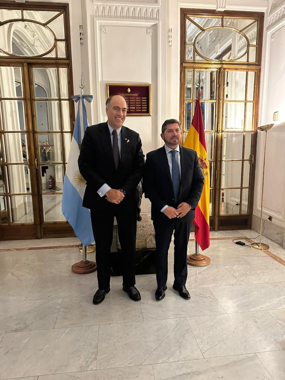 Minería, agroindustria, turismo, infraestructura y economía del conocimiento, análisis entre Orrego y el Embajador en España