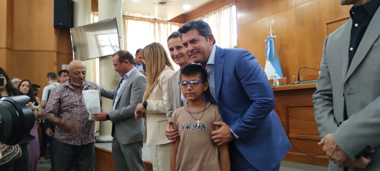 ORREGO-ENTREGA-AUDIFONOS-LENTES-ORTOPEDIA-2.jpeg