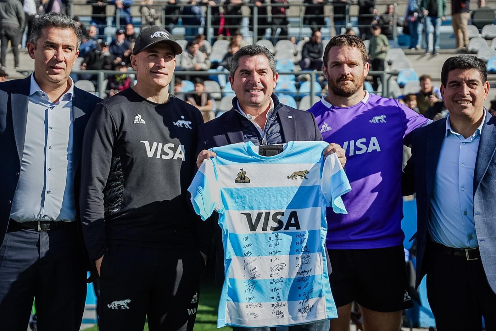 Los Pumas durante su entrenamiento en San Juan, fue saludado por el Gobernador Marcelo Orrego