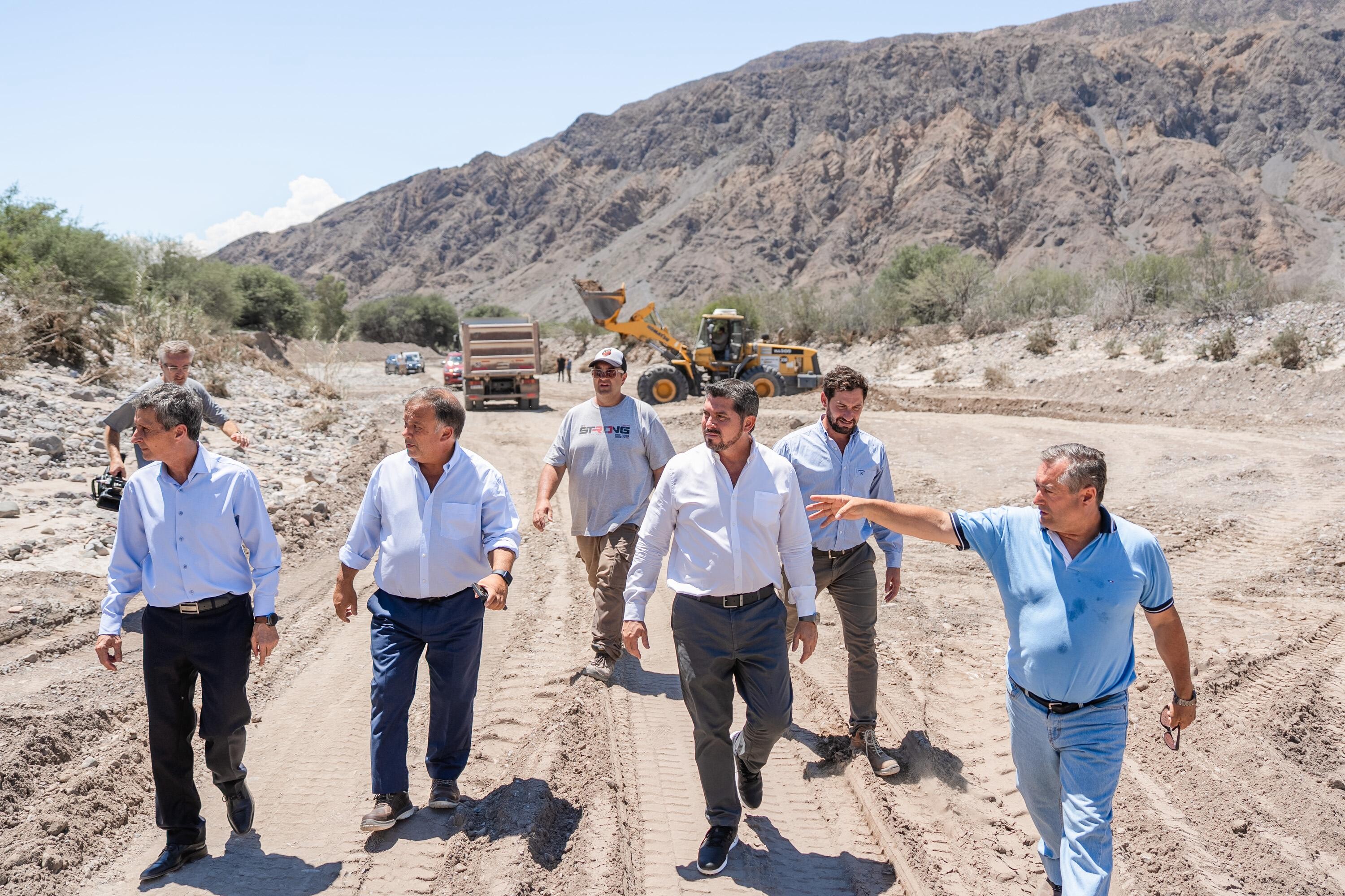 El gobernador Orrego recorrió zonas afectadas por el reciente temporal de lluvias