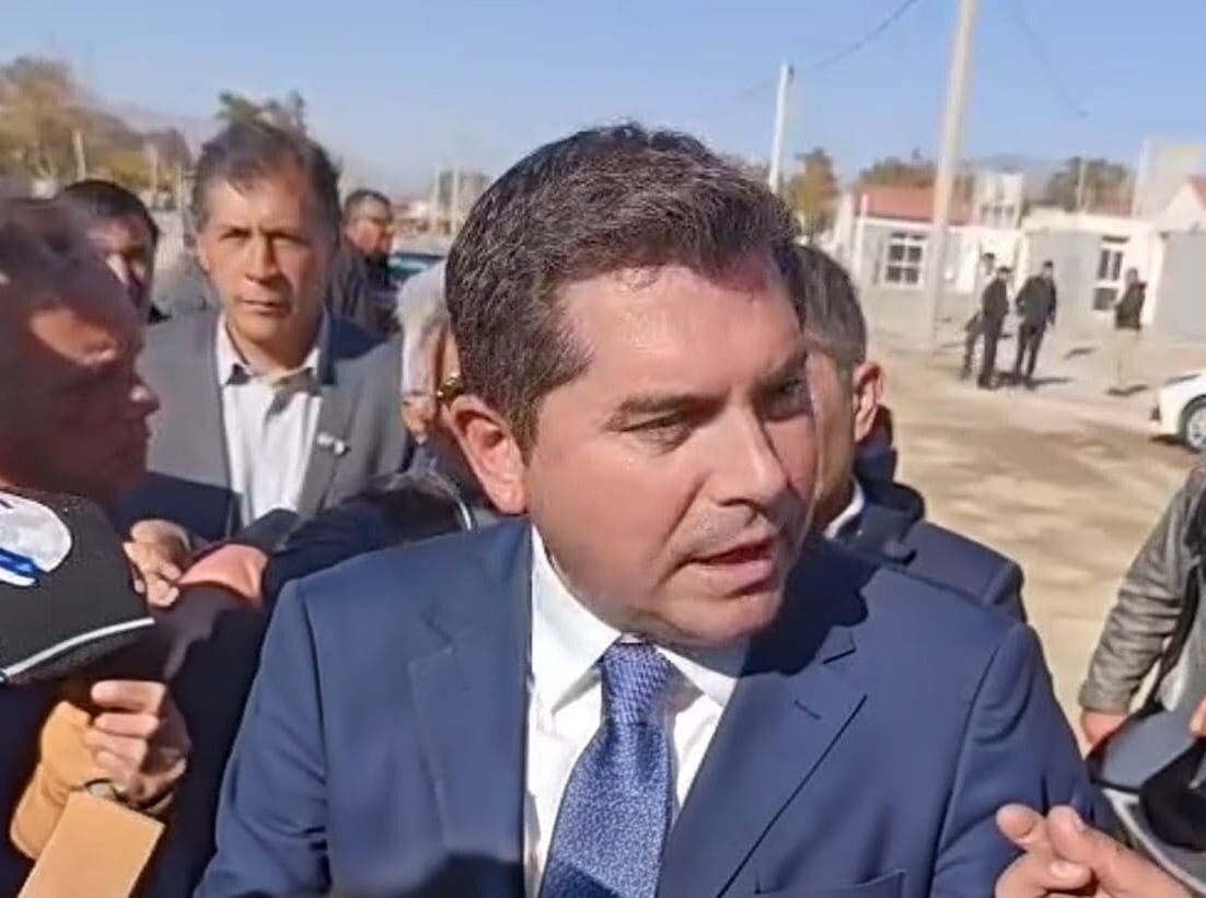 Ullum abrió las puertas al sueño de la casa propia: Orrego entregó 105 viviendas en el barrio Sierra de la Invernada