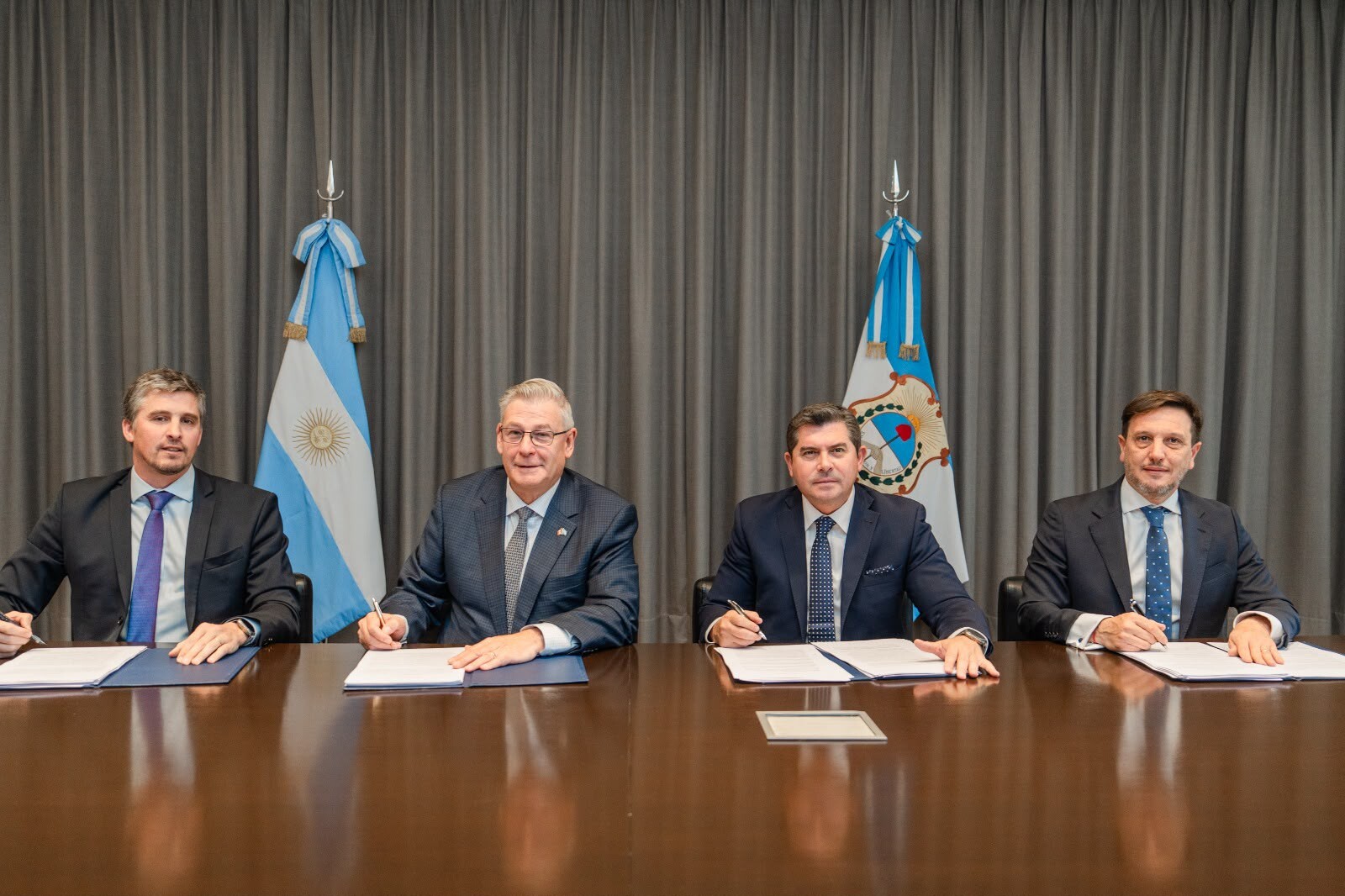 El gobernador Marcelo Orrego concretó un acuerdo con Vicuña que adelanta US$ 250 millones para infraestructura