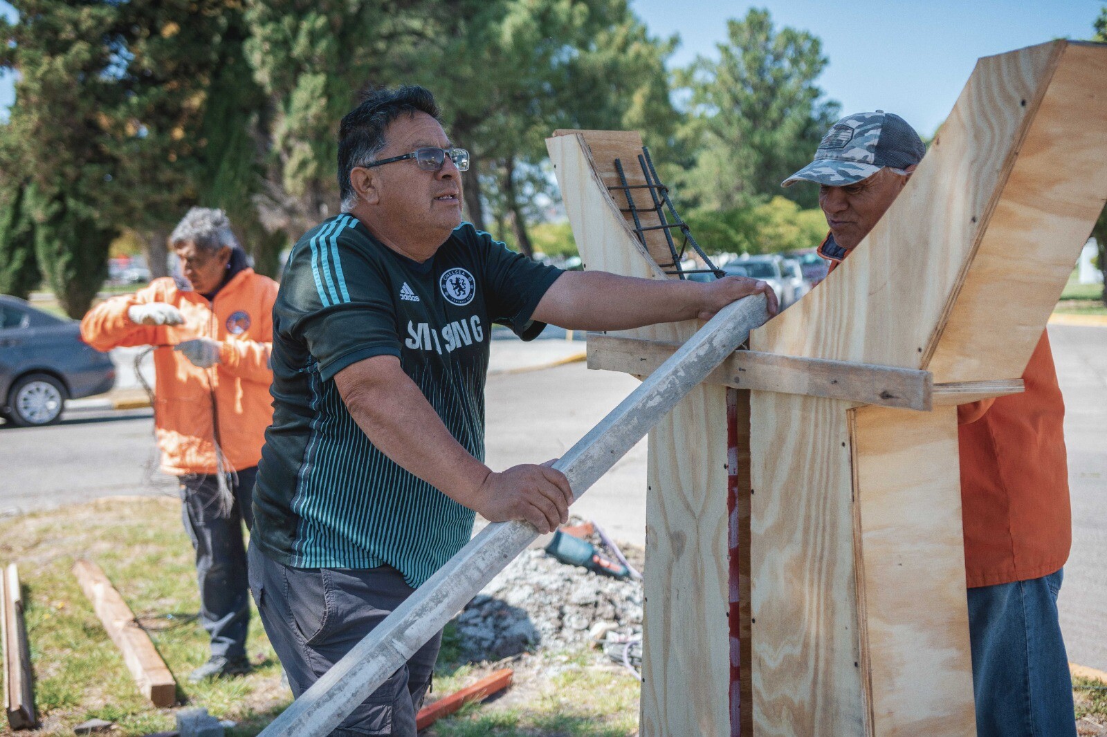 Obras Públicas Municipal realiza trabajos sobre escultura que se colocará en el centro de Rawson.jpeg Obras Públicas Municipal realiza trabajos sobre escultura que se colocará en el centro de Rawson