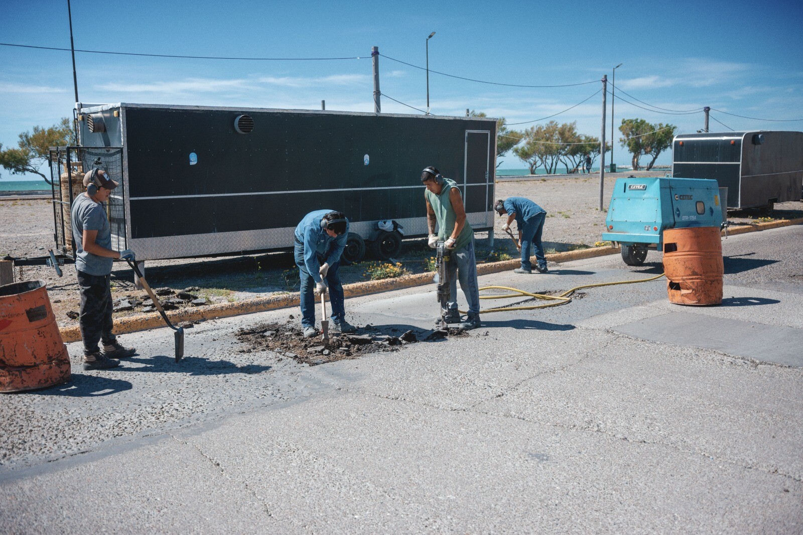 Obras Públicas realiza trabajos de bacheo en Playa Unión