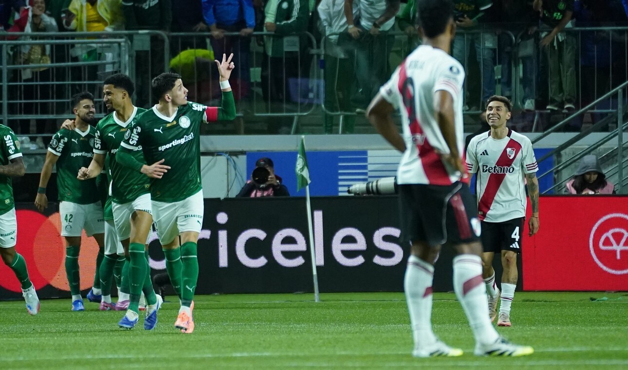 PALMEIRAS -RIVER.jpg COPA LIBERTADORES :Golpe al mentón de River: afuera de la Copa Libertadores
