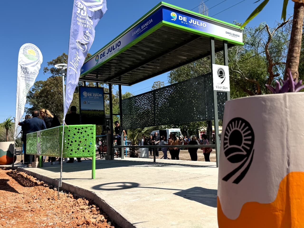 9 DE JULIO inauguró dársenas y paradas de colectivo frente a un colegio que está sobre la Ruta N°20