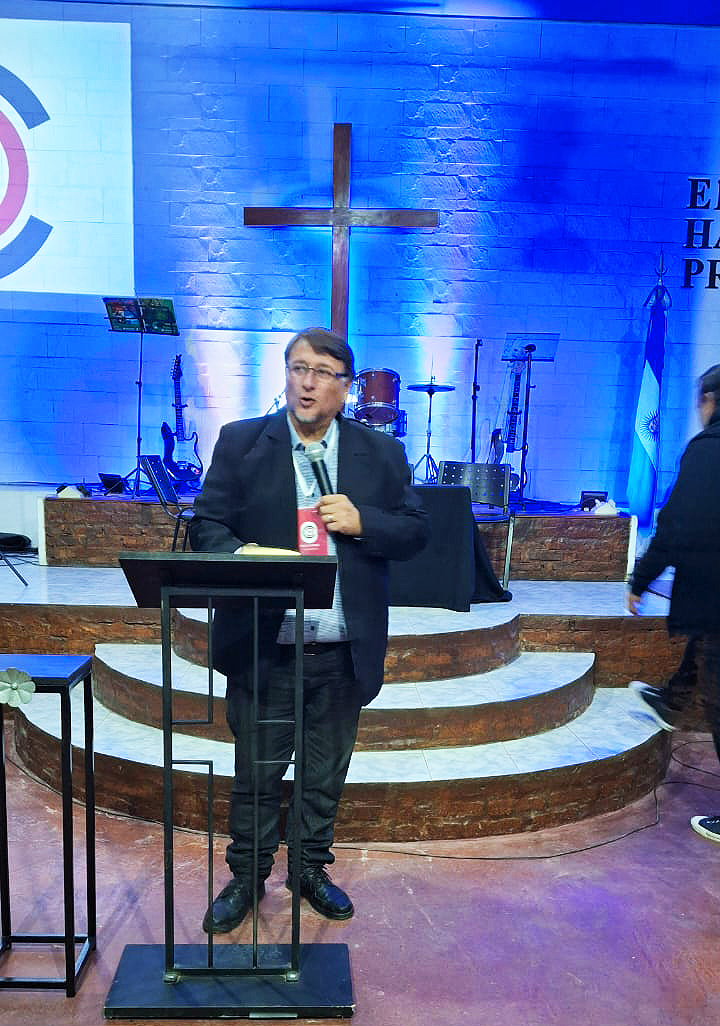 PAstor Quiroz.png