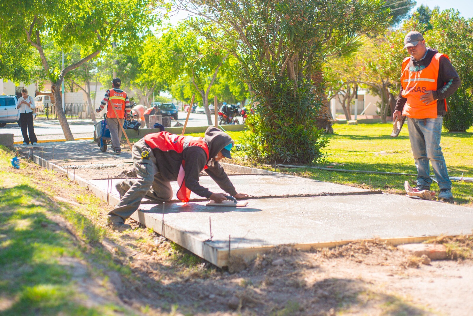 RIVADAVIA: veredas, juegos, luminarias y una plaza que vuelve a brillar en Barrio Camus