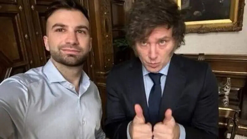 ¡VERGUENZA NACIONAL..!! ¿Te das cuenta..?? ¡Estamos huérfanos los argentinos..!!: en Casa Rosada un perverso demente, en el Congreso perversos ensobrados y en la Justicia delincuentes también perversos.