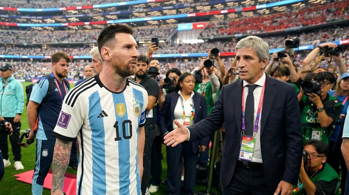 ¿Sabías esto..?? Messi le negó el saludo a Caputo tras la victoria contra Jordania. El motivo sorprendió a todos. ¿Sabías esto..?? Messi le negó el saludo a Caputo tras la victoria contra Jordania. El motivo sorprendió a todos.
