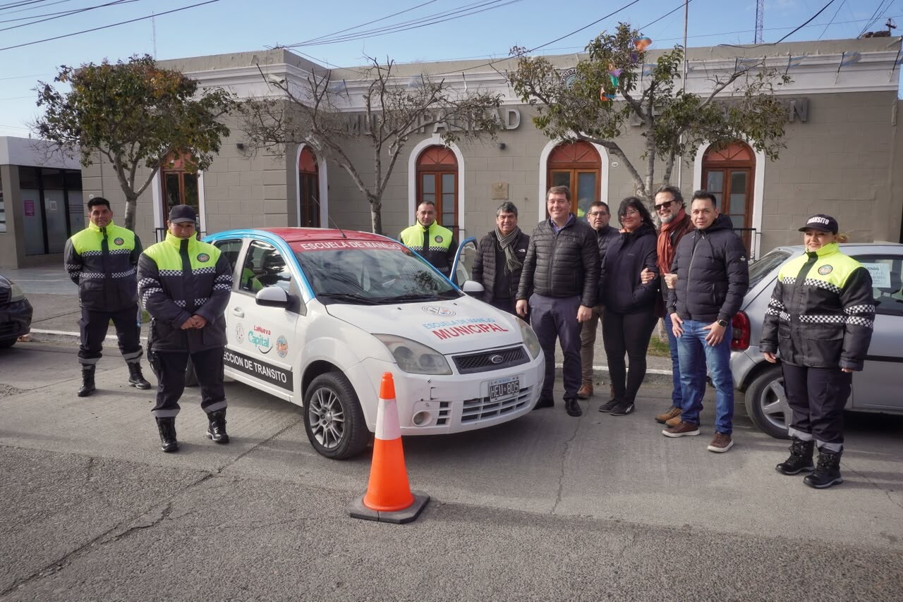 Rawson incorporó una unidad de práctica de manejo y nueva indumentaria para el personal de Tránsito y Transporte Rawson incorporó una unidad de práctica de manejo y nueva indumentaria para el personal de Tránsito y Transporte