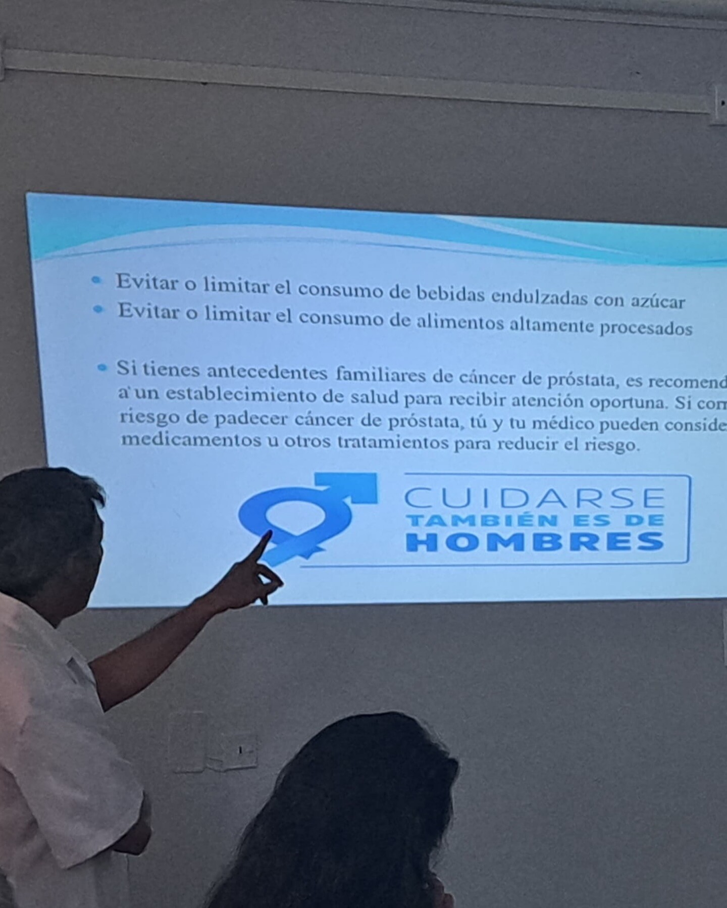 En conmemoración del Día del Hombre celebrado el  19 de noviembre,la Dirección de Mujeres Géneros y Diversidades en conjunto con la dirección de Salud y el CAPS de Ullum llevó a cabo una charla de concientización sobre el cáncer de próstata, a cargo del Licenciado en Enfermería Gustavo Montaño y el Dr. Carlos Sanso.