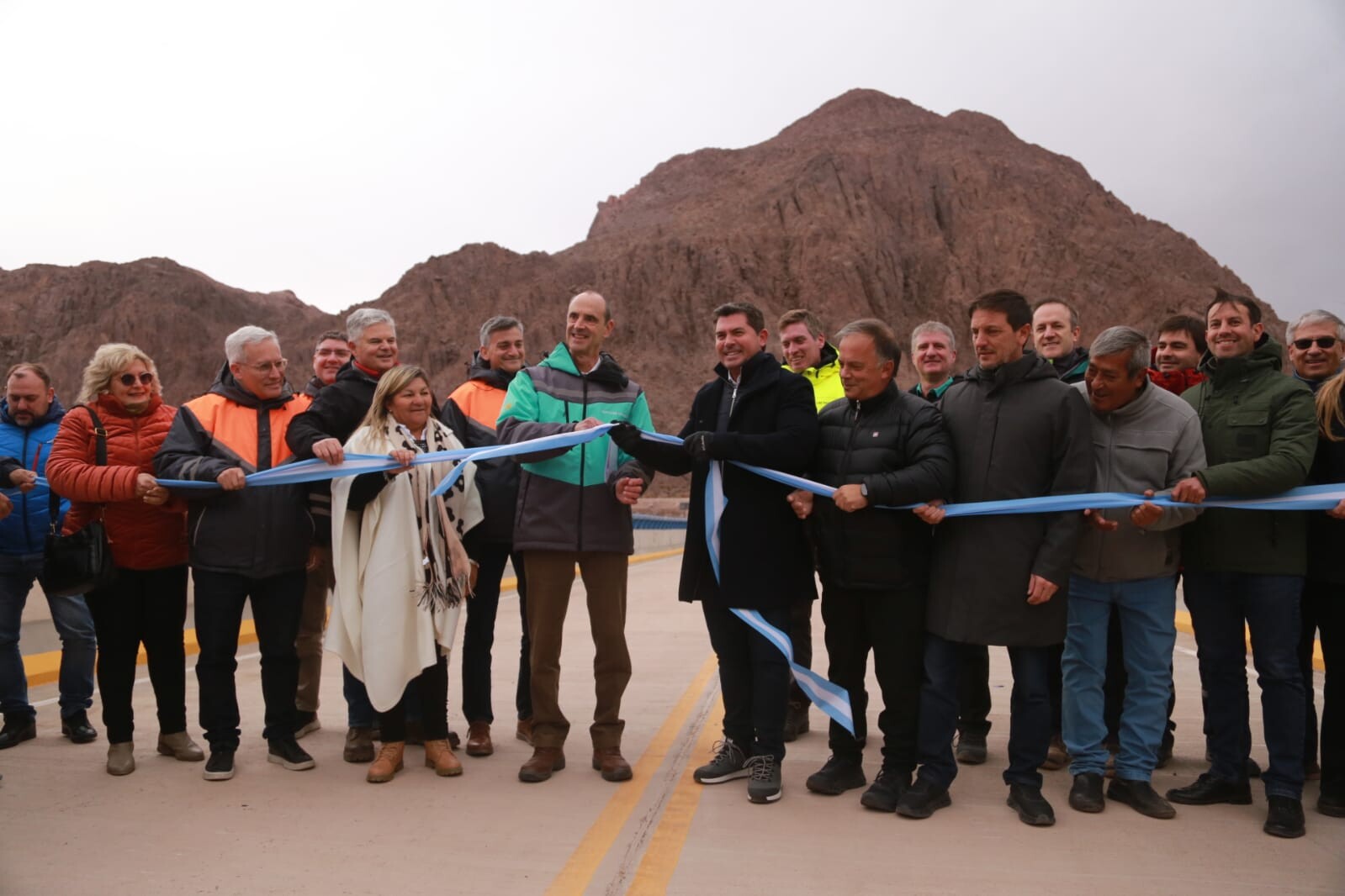 CALINGASTA: Orrego y autoridades de Glencore inauguraron dos puentes para potenciar el desarrollo productivo