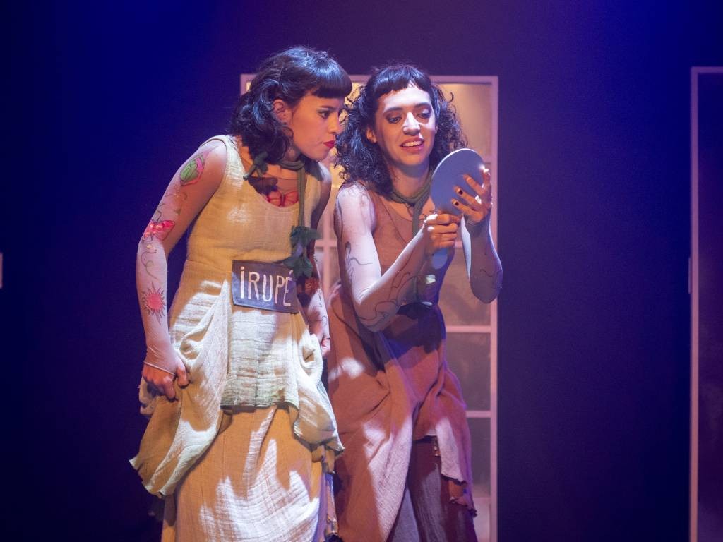 PAIS DE NUNCA (AJEDREZ FANTÁSTICO). TEATRO DEL PUEBLO (SÁBADOS 17 HS) *POR ADRIÁN MAGLIERI