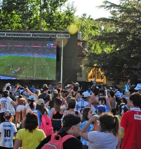 Tandil alienta a la Selección en pantalla gigante en el Anfiteatro