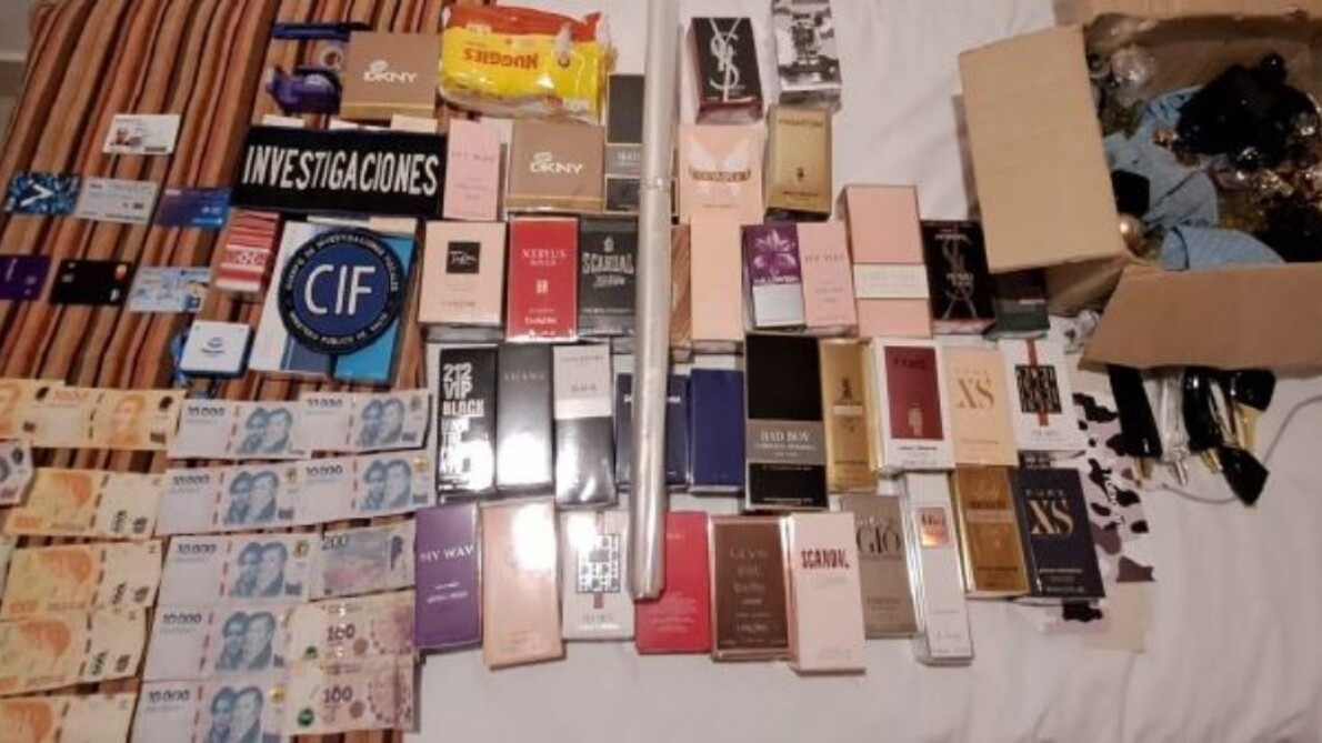 Detienen a cuatro mujeres por estafas con perfumes falsificados