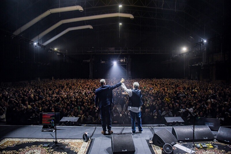Lebón y Aznar en Rosario con la música de Serú