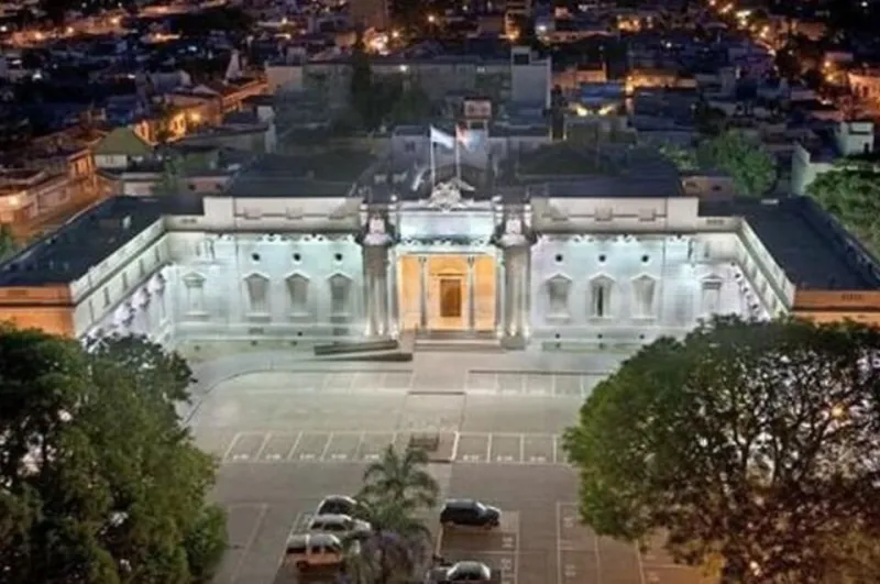 El Colegio de Arquitectos propone reformar la Plaza Italia por concurso