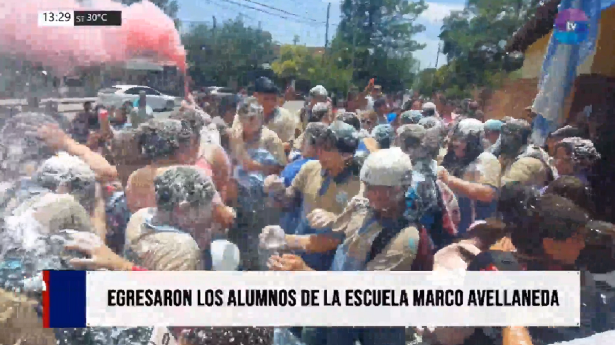 Portada Escuela.png Último timbre, abrazos y lágrimas: los chicos de la Avellaneda dijeron adiós a la primaria