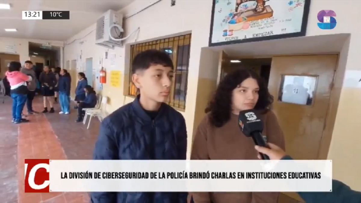 Jóvenes reflexionan sobre ciberseguridad y uso responsable de redes sociales