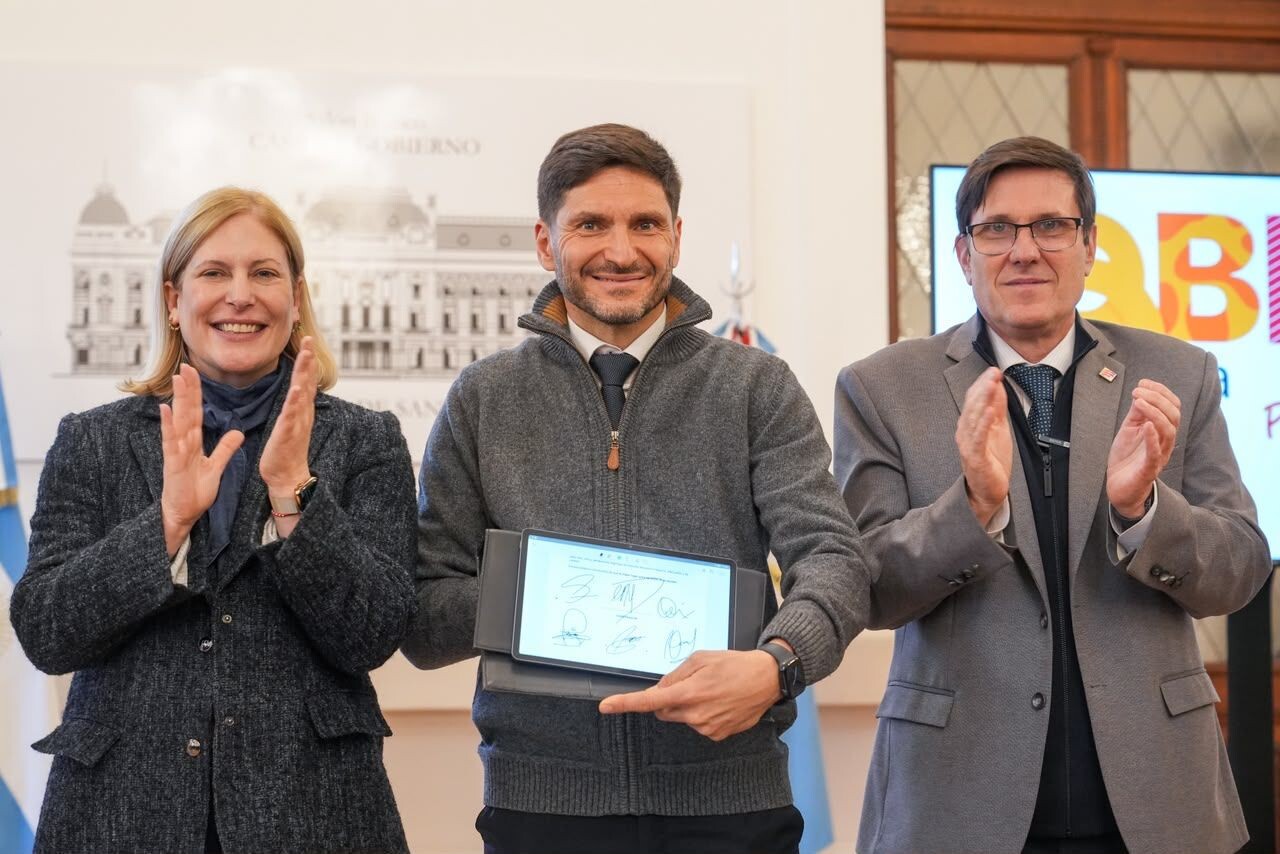 Pullaro refuerza la infraestructura escolar con otra etapa del programa Mil Aulas