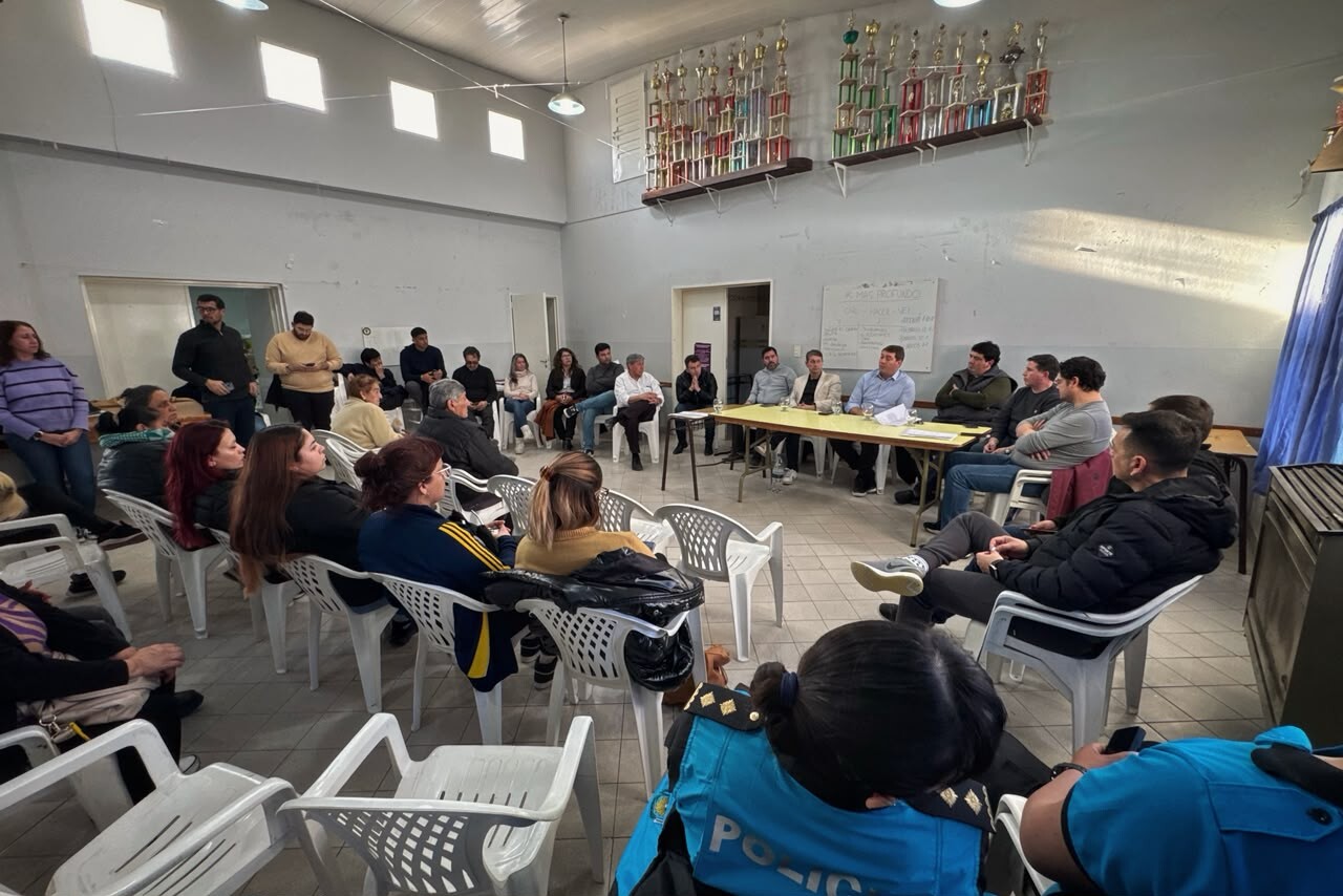 Seguridad, iluminación y mejoras: Rawson y la Vecinal del Río Chubut fortalecen el trabajo conjunto en el barrio Seguridad, iluminación y mejoras: Rawson y la Vecinal del Río Chubut fortalecen el trabajo conjunto en el barrio