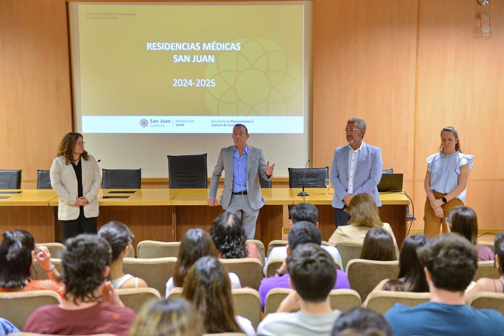 Autoridades de Salud se reunieron con los alumnos de 6 año de la medicina