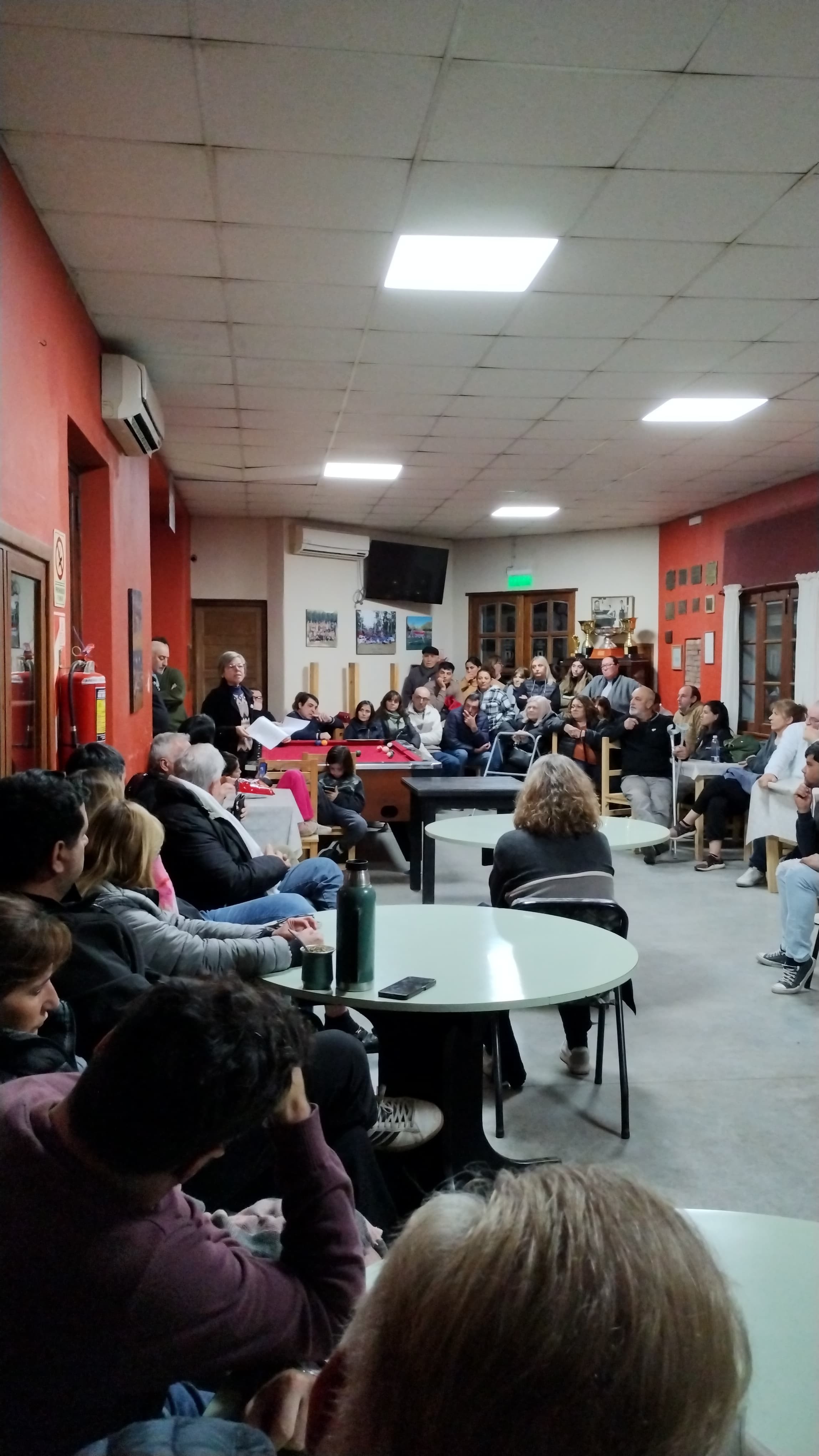 REUNION VECINOS.jpeg