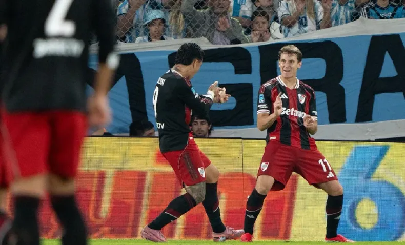 TRIUNFAZO DE RIVER EN AVELLANEDA ANTE RÁCING POR EL APERTURA DE AFA.