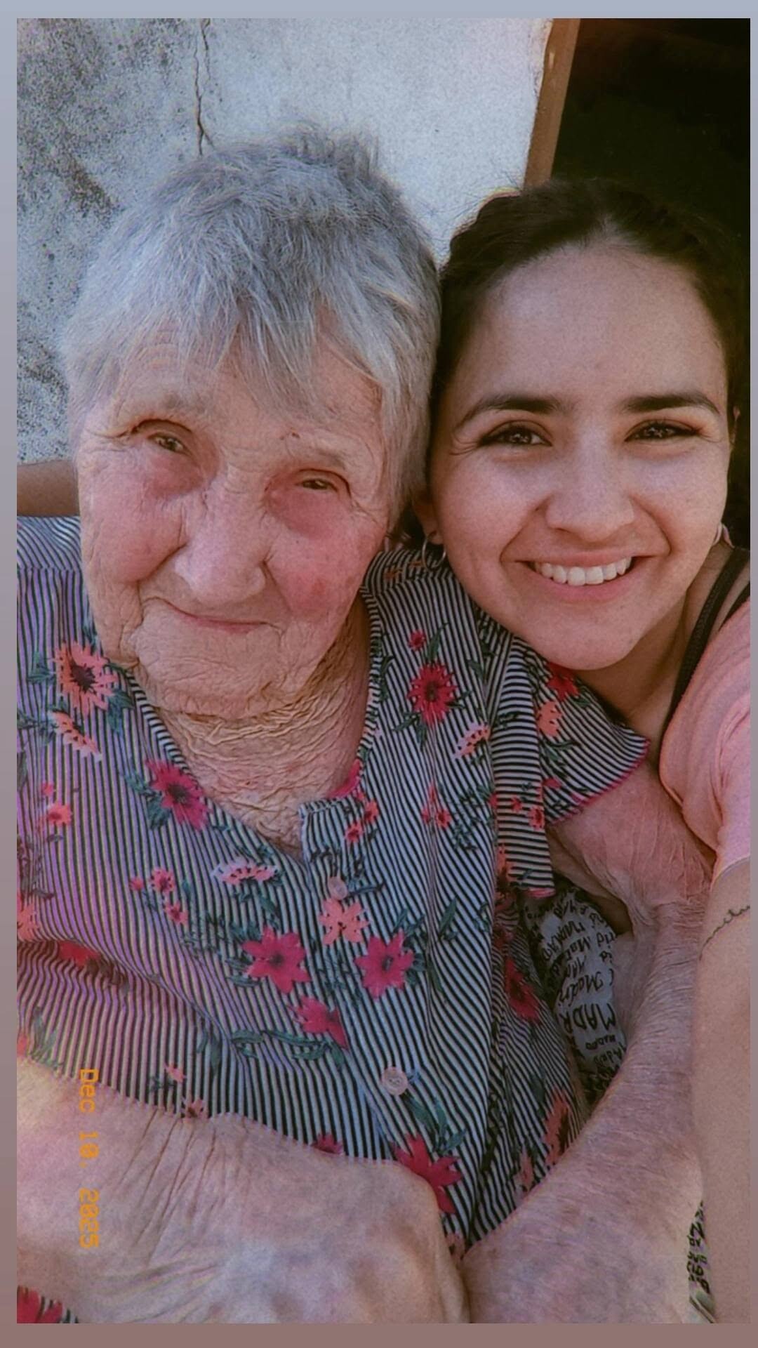 ROSA CON ELENA.jpg Decepción, en un momento de dolor