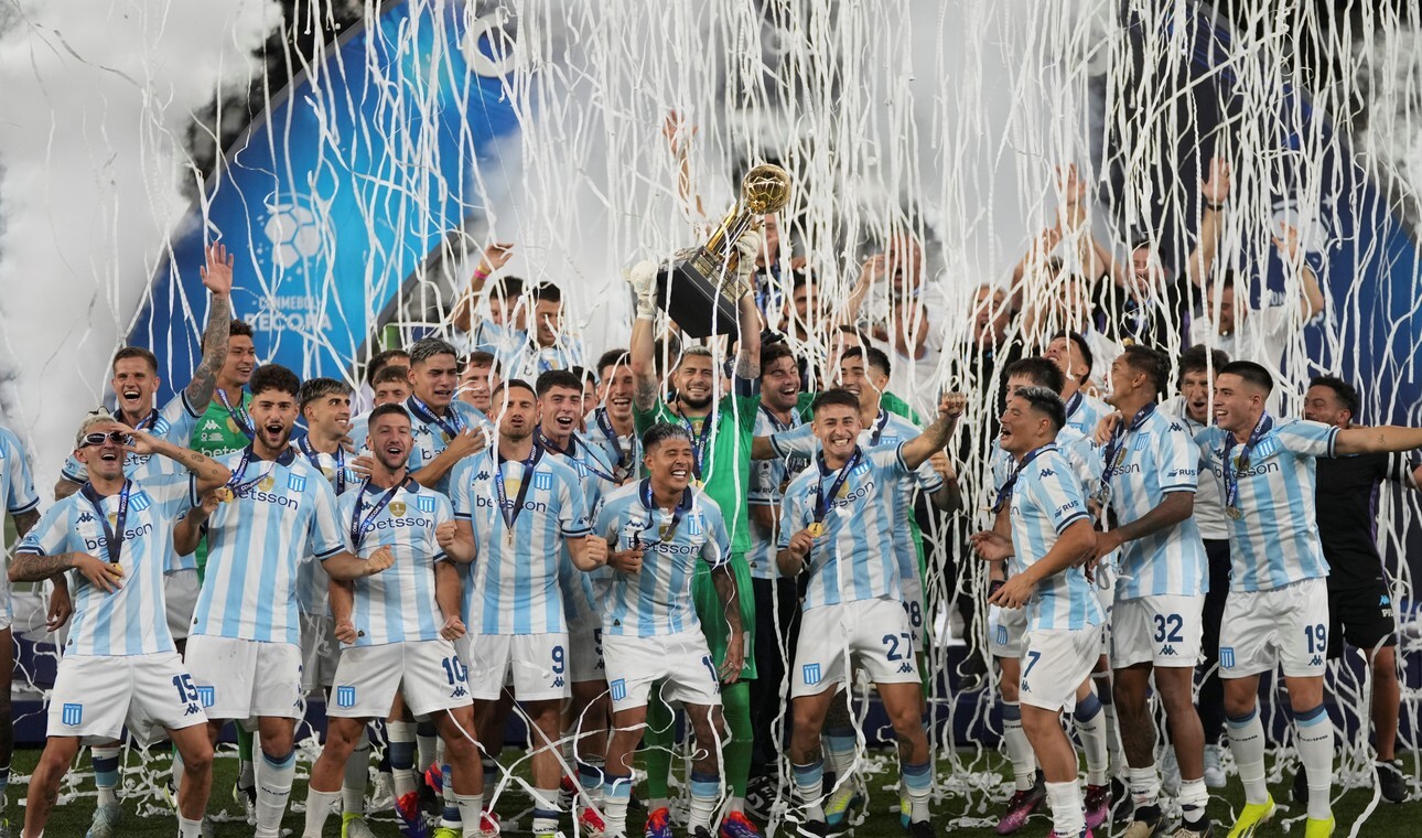 Racingcampeonrecopasudamericana.jpg Racing ganó en Río, se quedó con la Recopa Sudamericana y va por más