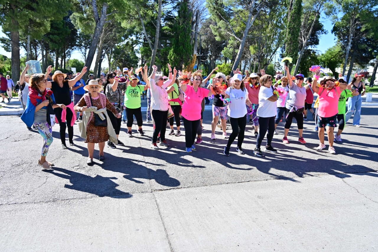 Rawson gran éxito en la tercera edición de la caminata recreativa “Viejos son los trapos” (4).jpeg Rawson: gran éxito en la tercera edición de la caminata recreativa «Viejos son los trapos»