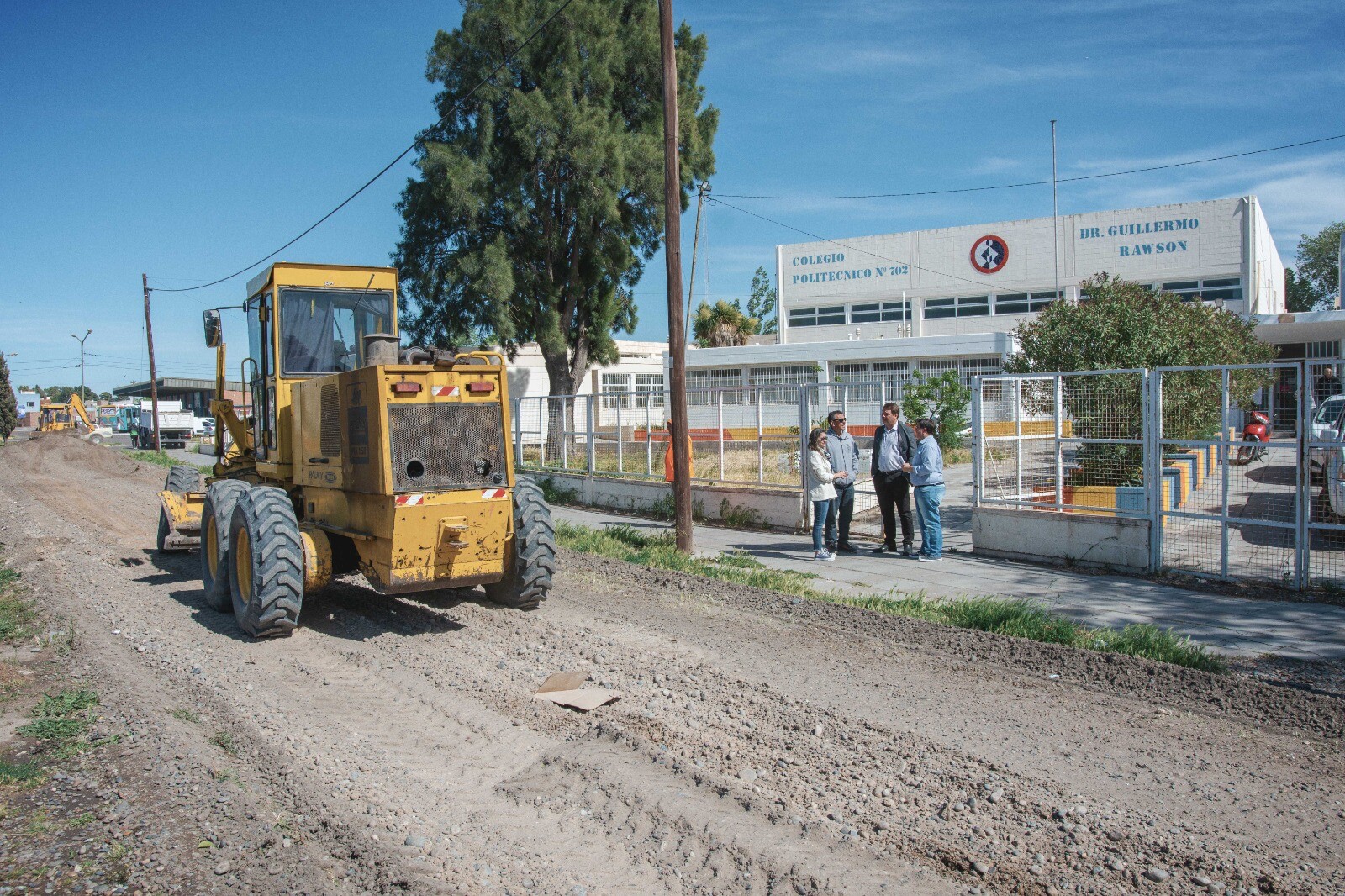 Rawson y Provincia comenzaron con la construcción de un acceso seguro en la Escuela N° 702