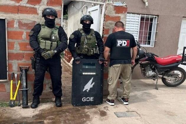 Red-Narco-01.jpg