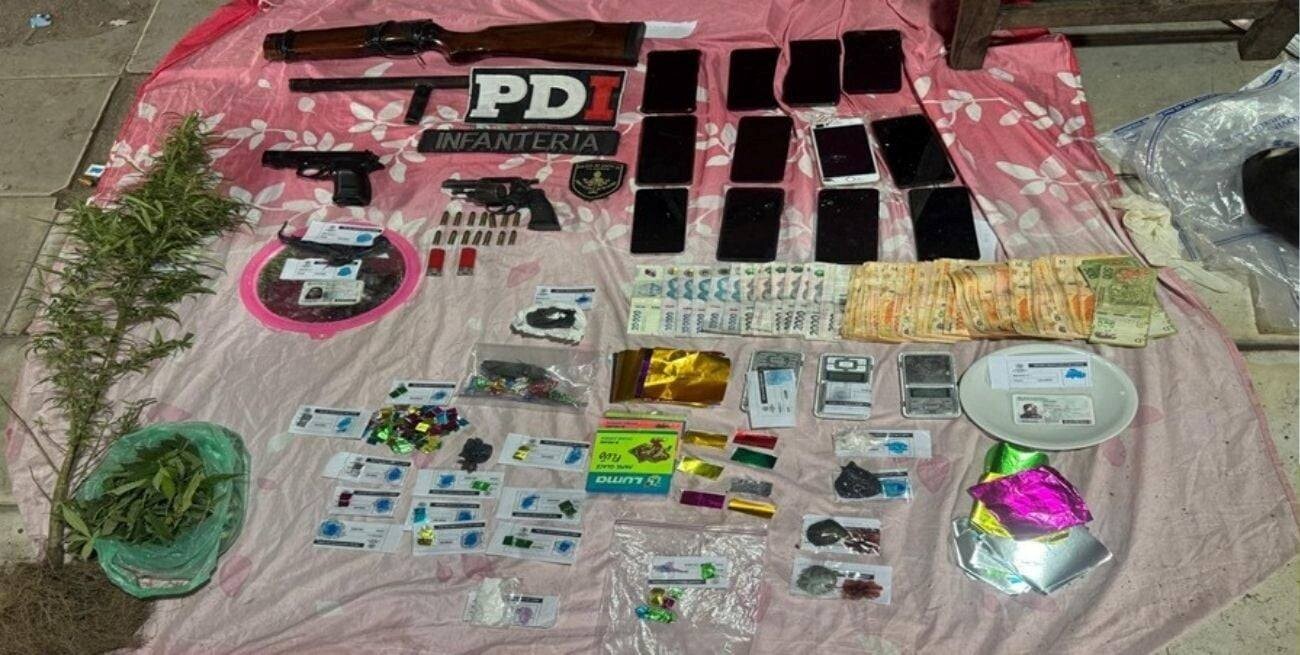 Red-Narco-02.jpg