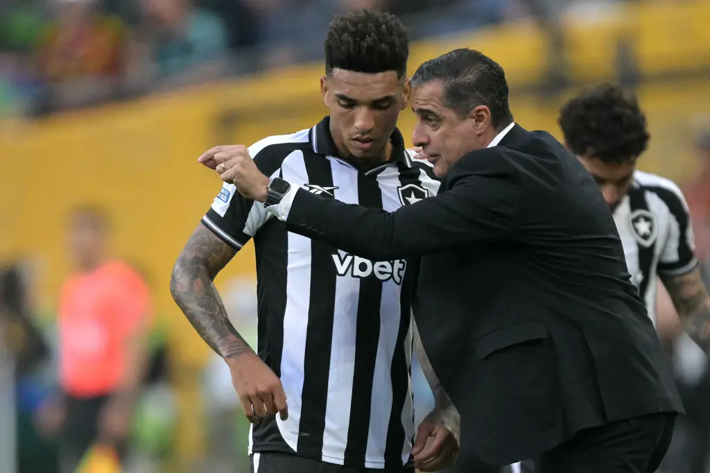 Renato-Paiva-during-Botafogo-s-debut-in-the-Club-World-Cup.webp