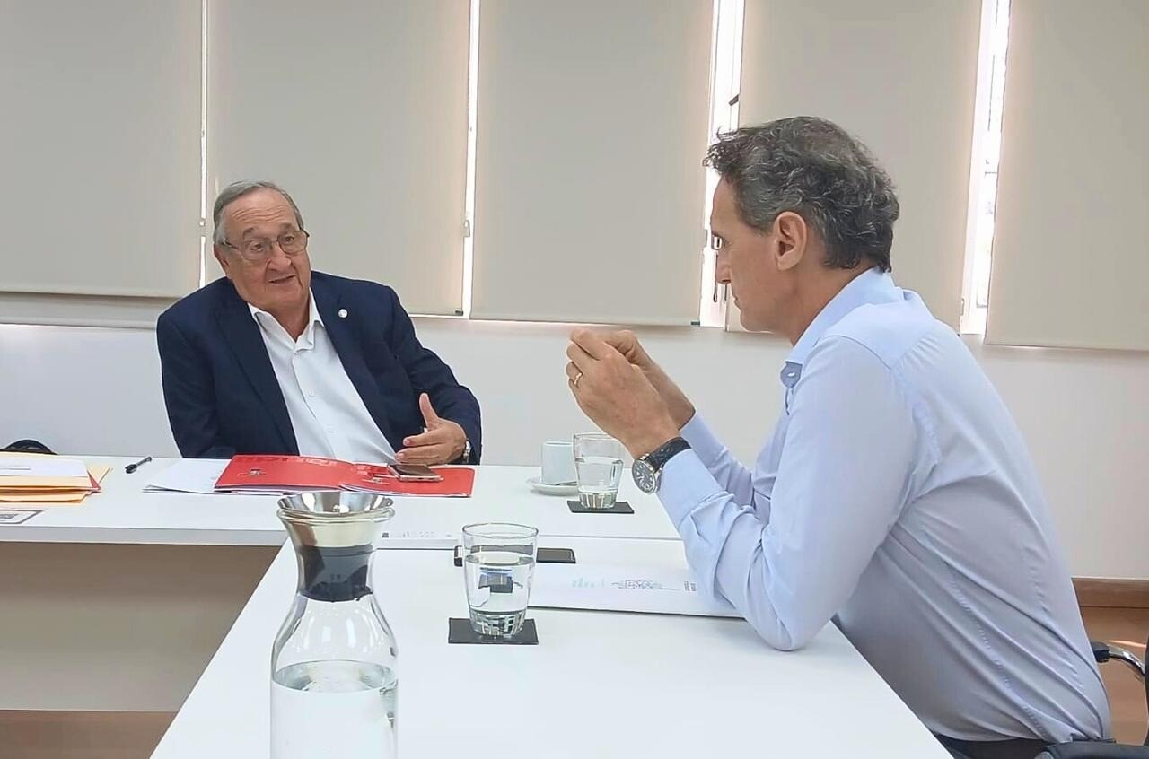Lunghi gestionó ante la Provincia obras de cloacas para Vela y la finalización de la ampliación de los Consultorios Externos