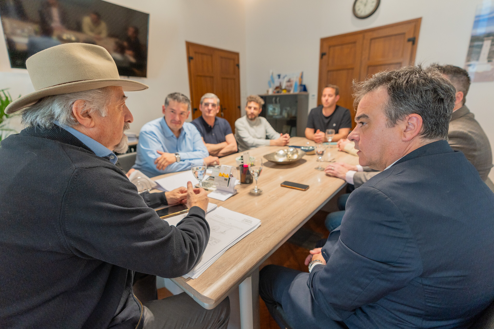 Reunión con Meiszner (2).jpg Othar se reunió con Meiszner y analizaron las obras inconclusas en Comodoro