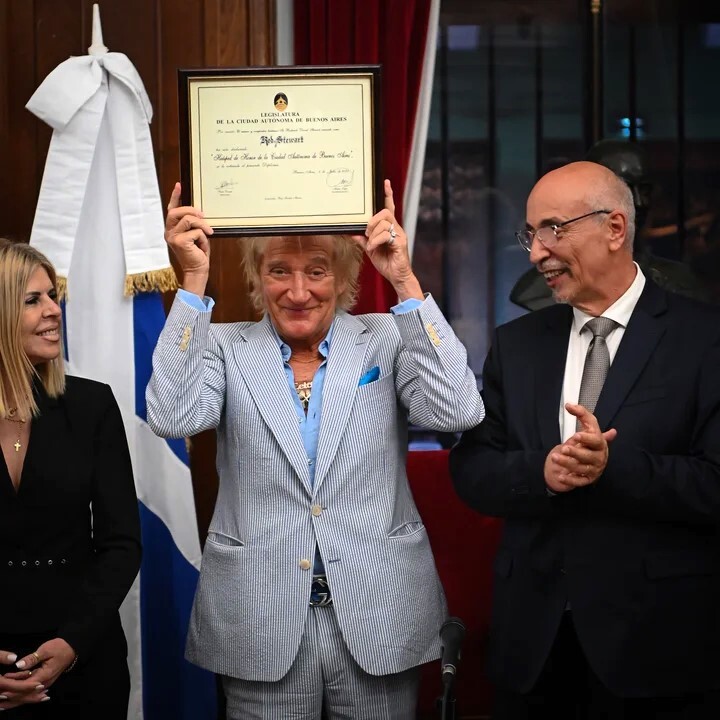 Rod Stewart distincion.jpg